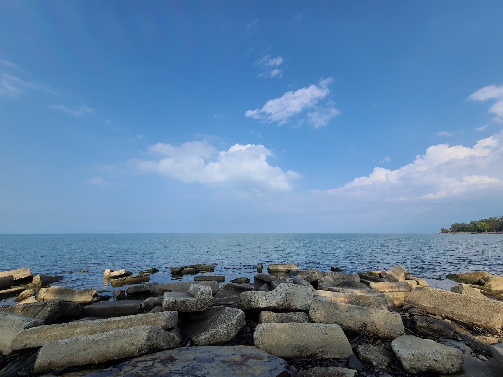 Φωτογραφία του Kettle Point Park με μακρά ευθεία ακτή