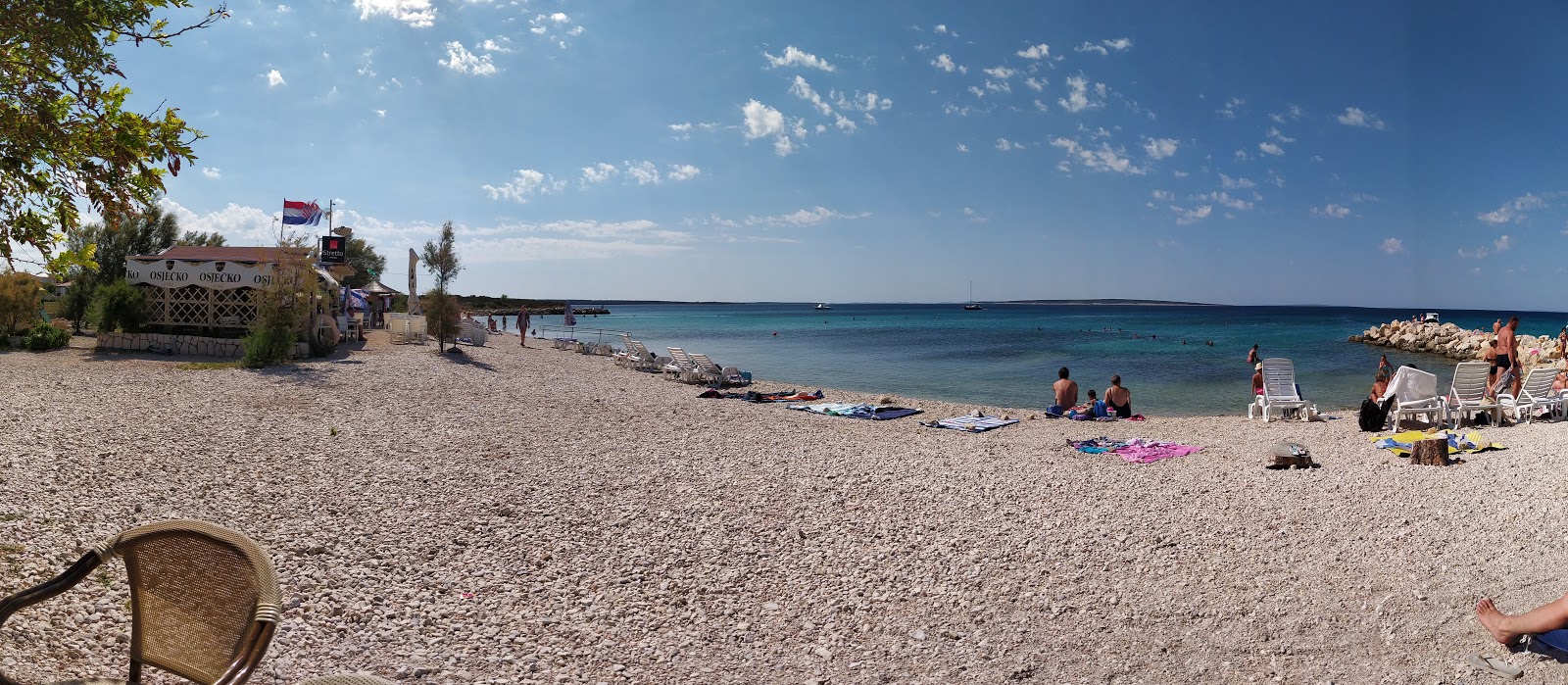 Photo de Gajac II beach avec l'eau cristalline de surface