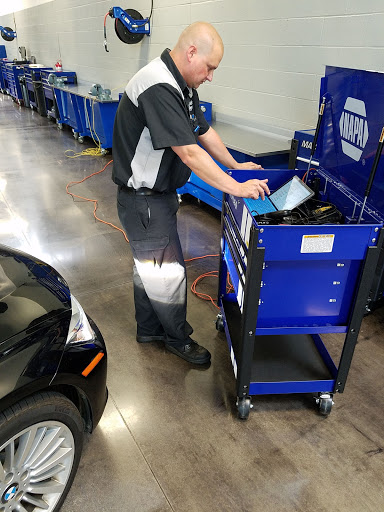 Car Dealer «Hendrick Automotive Group - Independence Center», reviews and photos, 6030 E Independence Blvd, Charlotte, NC 28212, USA