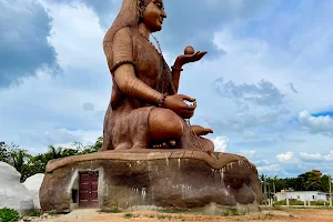 Akka Mahaadevi Statue image