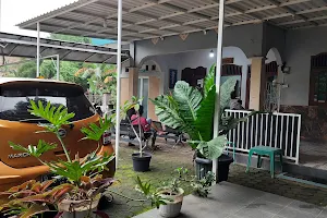 Klinik Dr Dewi Damayanti image