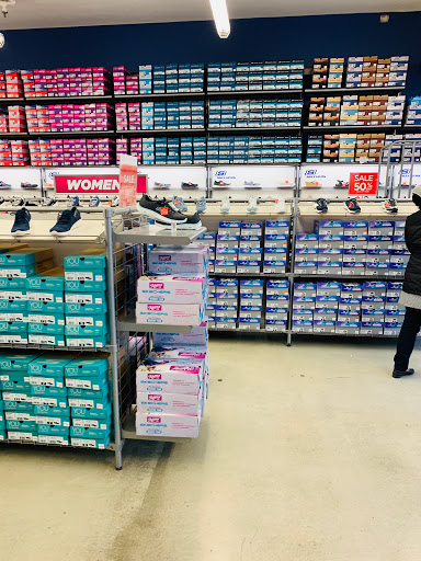 Shoe Store «SKECHERS Factory Outlet», reviews and photos, 163-11 Jamaica Ave, Jamaica, NY 11432, USA