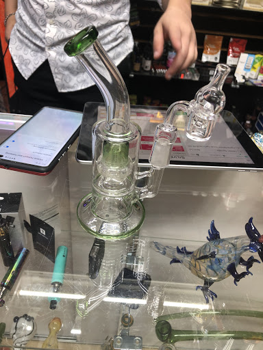 Tobacco Shop «18 Plus Vape & Shop», reviews and photos, 4037 Broadway, Kansas City, MO 64111, USA