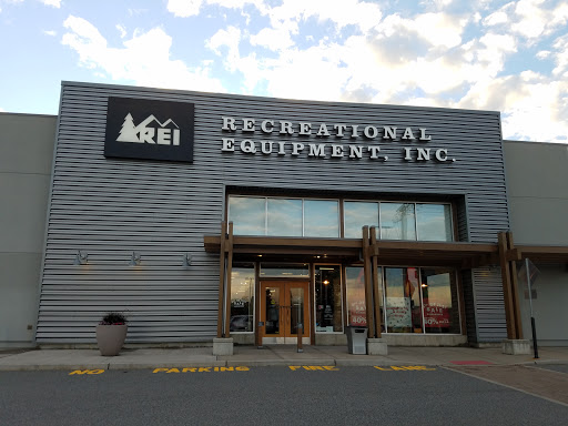 Camping Store «REI», reviews and photos, 2200 Bergen Town Center, Paramus, NJ 07652, USA