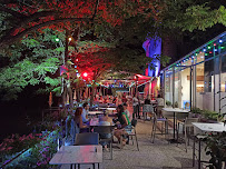 Atmosphère du La Guinguette du Vieux Moulin - Restaurant Villeneuve-lès-Avignon à Villeneuve-lès-Avignon - n°6