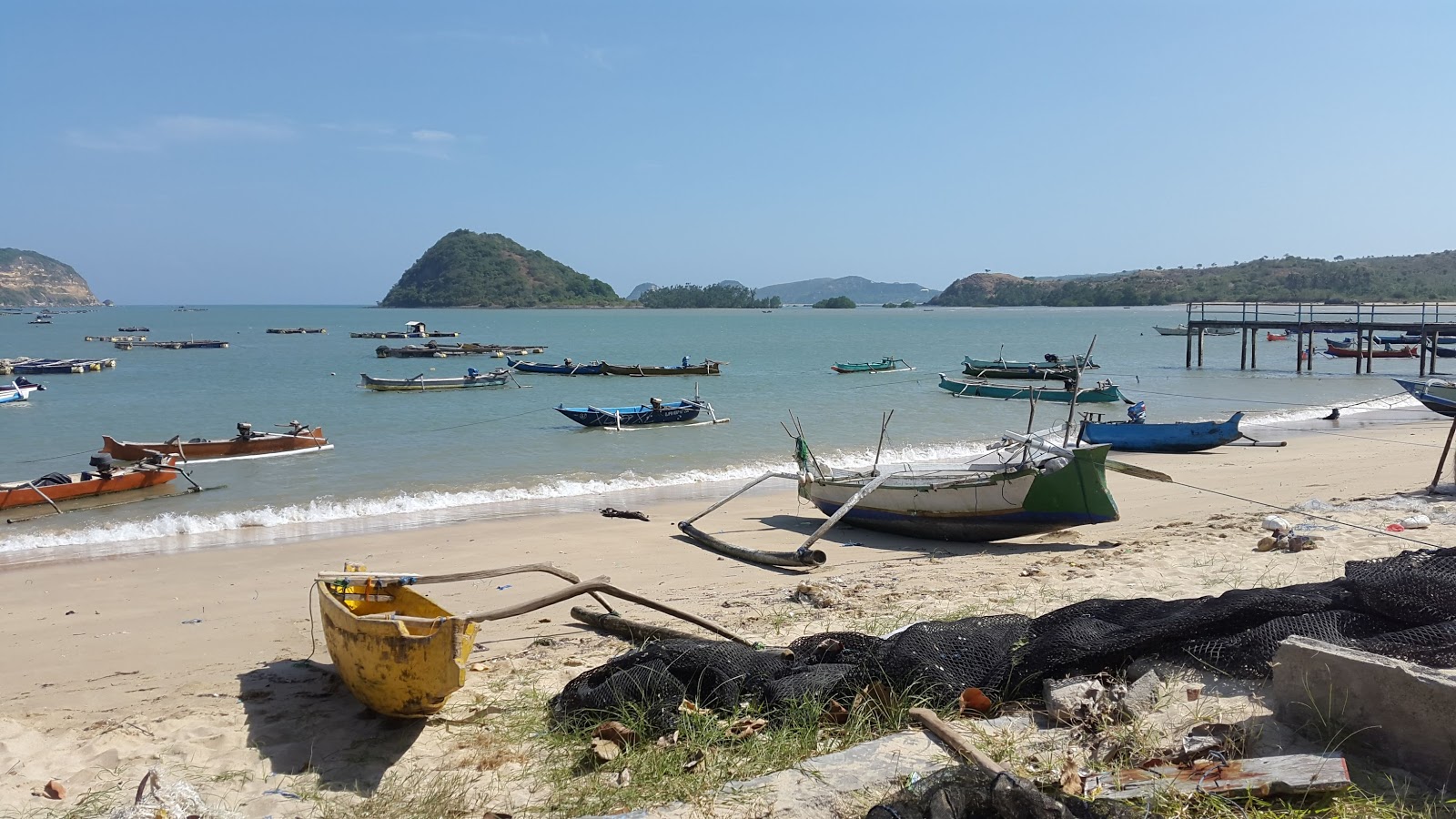 Foto de Bumbang Beach e o assentamento