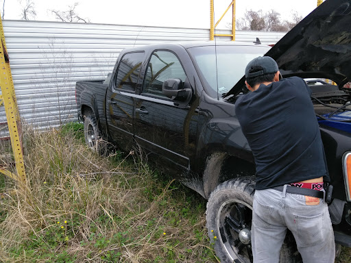 Used Auto Parts Store «B J Used Auto Parts», reviews and photos, 10823 Airline Dr, Houston, TX 77037, USA