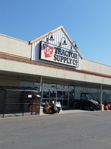 Tractor Supply Co., 414 Louisiana 30 W, Gonzales, LA 70737, USA, 