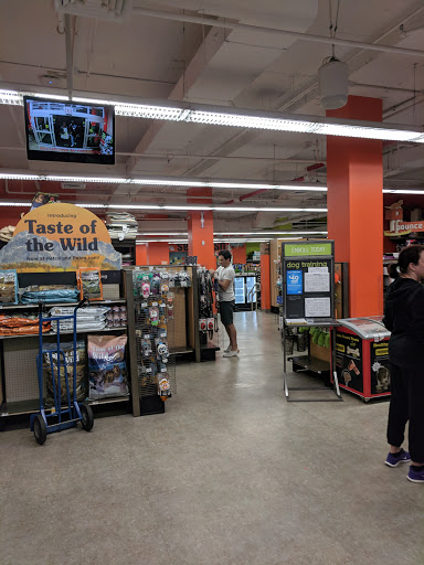 Pet Supply Store «Petco Animal Supplies», reviews and photos, 61-23 190th St, Fresh Meadows, NY 11365, USA