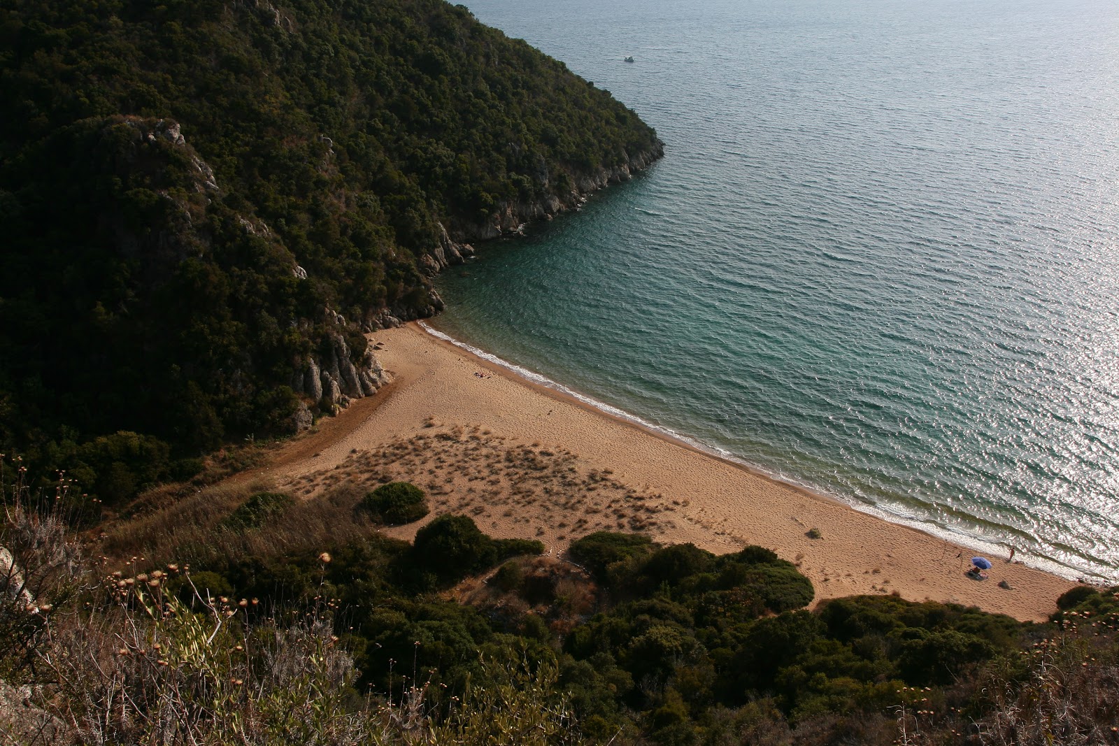 Fotografie cu Kantouni beach cu nivelul de curățenie înalt