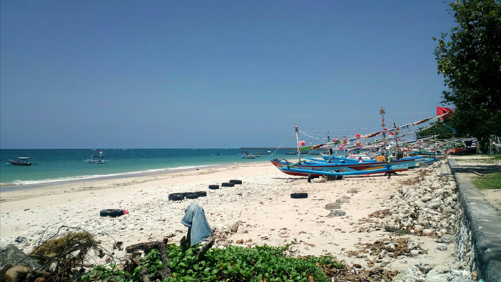 Photo de Kedonganan Beach avec un niveau de propreté de partiellement propre