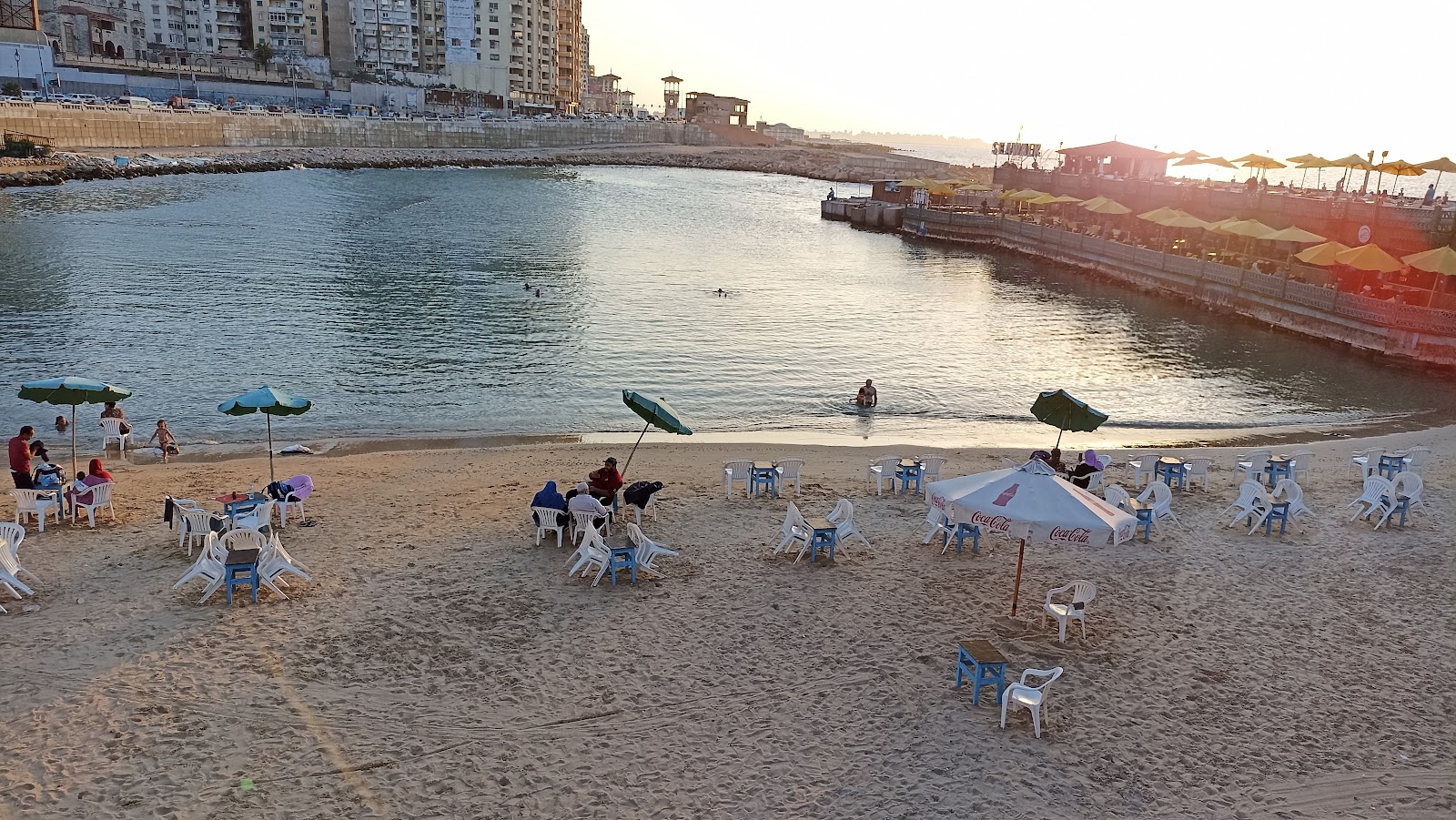 Foto af Engineers Beach med lys sand overflade