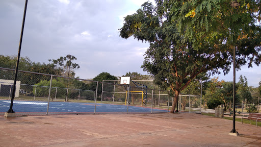 Parque xcumpich cancha de fútbol y básquetbol