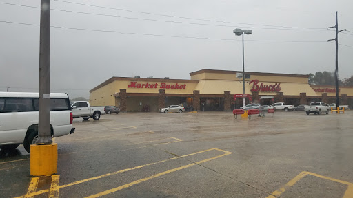 Grocery Store «Market Basket», reviews and photos, 6001 39th St, Groves, TX 77619, USA