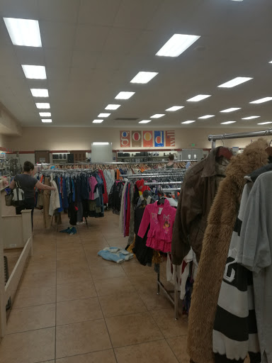 Thrift Store «Goodwill - Reseda», reviews and photos, 18225 Sherman Way, Reseda, CA 91335, USA