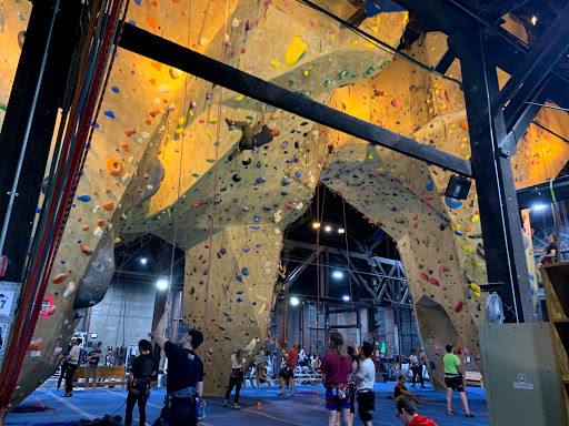 Rock Climbing Gym «Sacramento Pipeworks Climbing and Fitness», reviews and photos, 116 N 16th St, Sacramento, CA 95814, USA