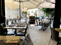 Atmosphère du Pizzeria Restaurant de la Place à Venaco - n°1