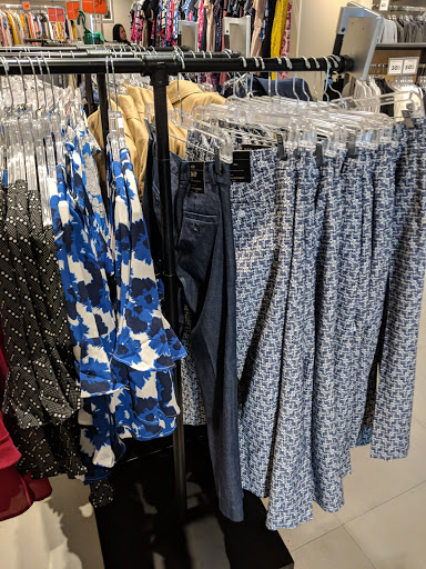 Clothing Store «Banana Republic Factory Store», reviews and photos, 422 86th St, Brooklyn, NY 11209, USA