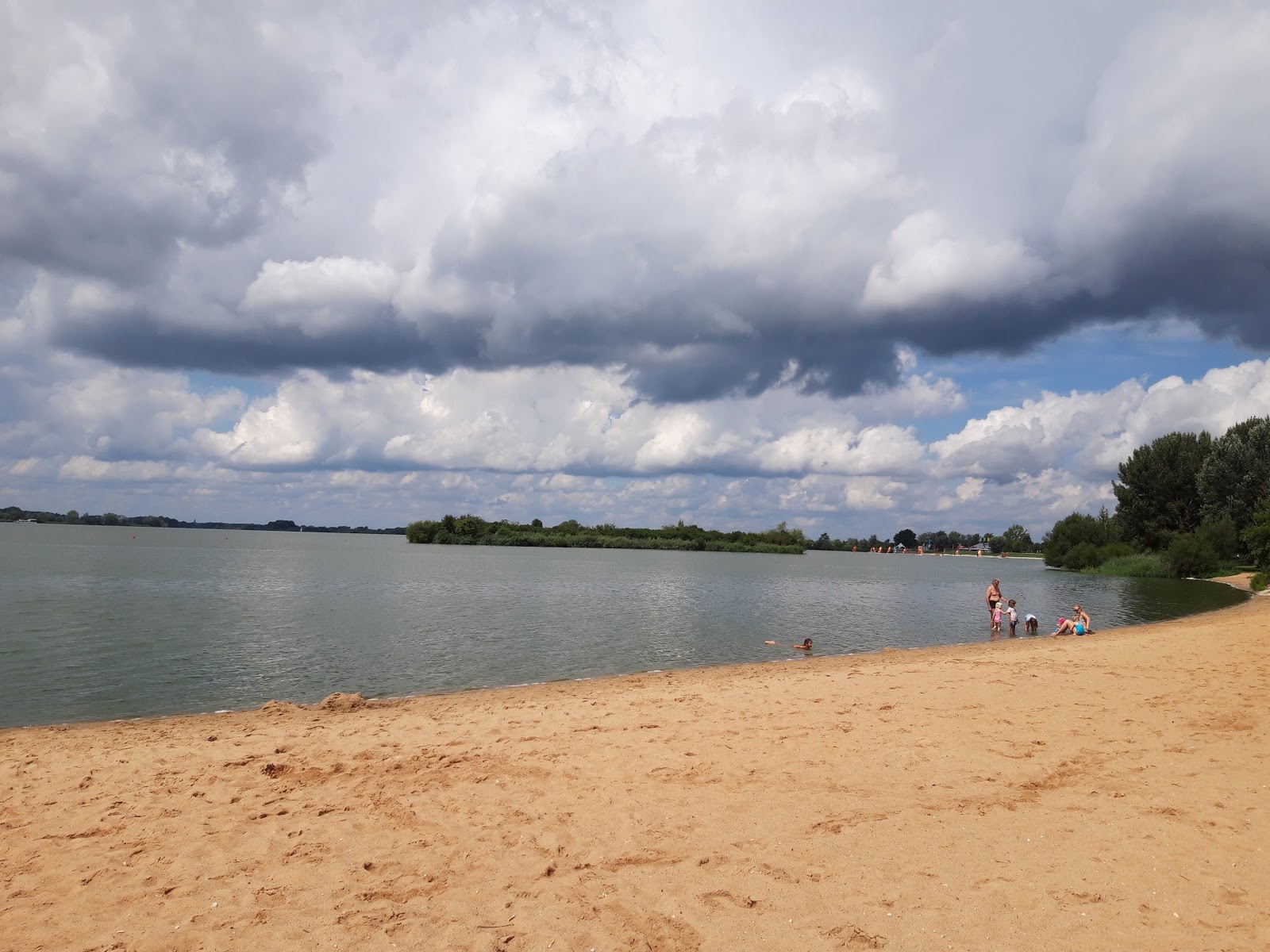 Valokuva Schlungenhof Altmuhlsee strandista. puhtaustasolla korkea