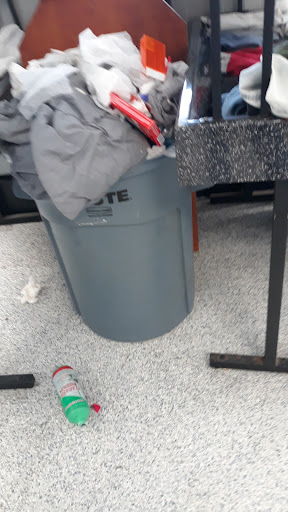 Laundromat «St. Clair Shores Electrolux Express Coin Laundromat», reviews and photos, 27520 Harper Ave, St Clair Shores, MI 48081, USA