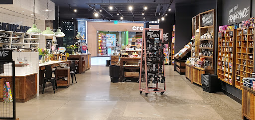 Cosmetics Store «Lush», reviews and photos, 112 E Broadway, Bloomington, MN 55425, USA
