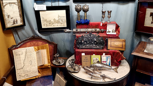 Antique shops in Venice