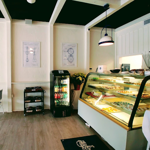 Restaurant «La Baguette French Bread and Pastry Shop», reviews and photos, 3088 Poplar Ave, Memphis, TN 38111, USA