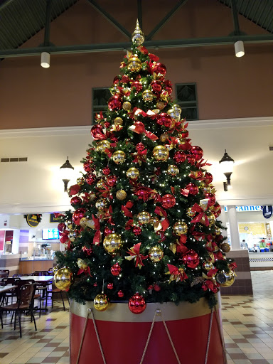 Shopping Mall «Grove City Premium Outlets», reviews and photos, 1911 Leesburg Grove City Rd, Grove City, PA 16127, USA