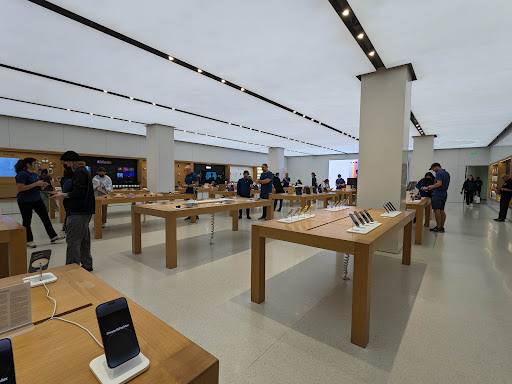 Apple Brea Mall image