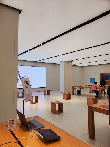 Computer Store «Apple Montgomery Mall», reviews and photos, 7101 Democracy Blvd, Bethesda, MD 20817, USA