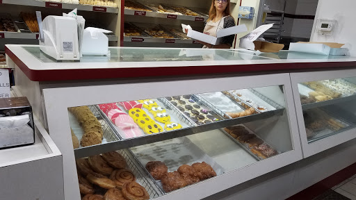 Donut Shop «County Donuts», reviews and photos, 1218 S Roselle Rd, Schaumburg, IL 60193, USA