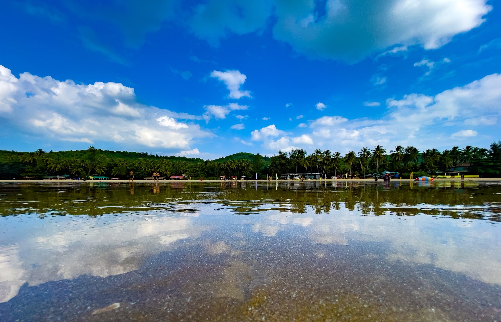 Fotografie cu Gokarna Kudle Beach cu o suprafață de apa turcoaz