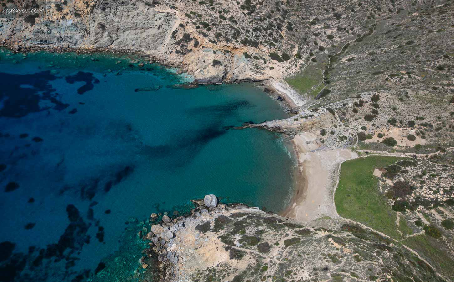 Foto van Diodes beach met turquoise puur water oppervlakte