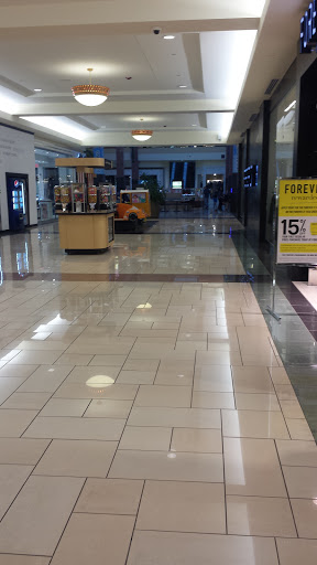 Shopping Mall «The Shoppes at Buckland Hills», reviews and photos, 194 Buckland Hills Dr, Manchester, CT 06042, USA