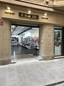 BETH'S Hair Salon & Store · Girona Carrer Nou, 20, 17001 Girona, España