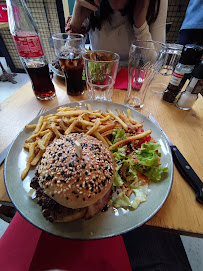 Hamburger du Restaurant Poum And Cow à Nîmes - n°3