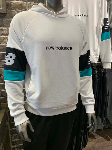 Shoe Store «New Balance Portland», reviews and photos, 7385 SW Bridgeport Rd, Tigard, OR 97224, USA