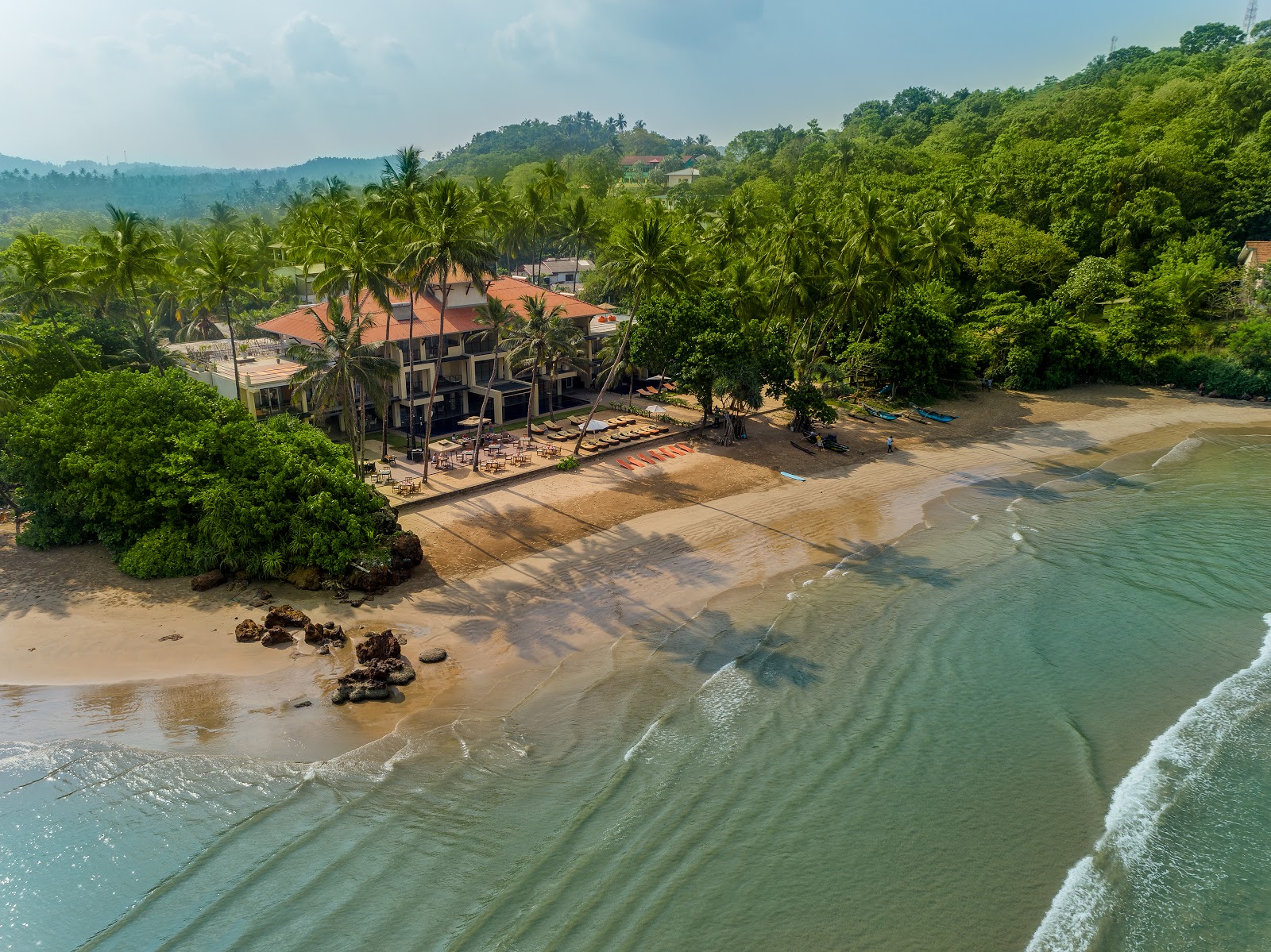 Fotografie cu CocoBay beach - locul popular printre cunoscătorii de relaxare