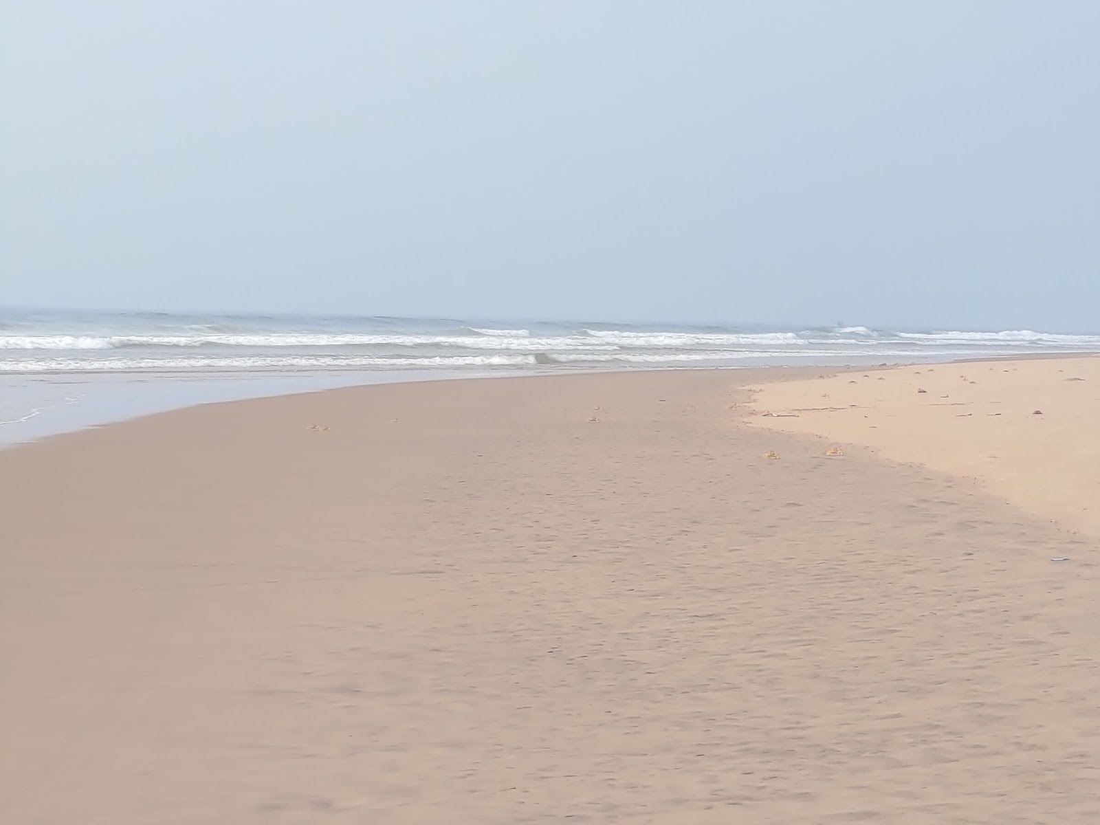 Photo de Sonpur Beach avec l'eau cristalline de surface