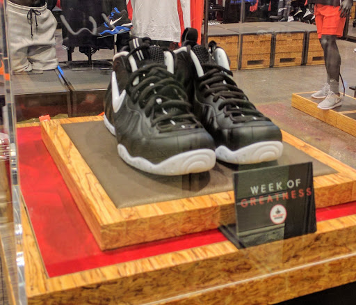 Shoe Store «Foot Locker», reviews and photos, 2625 Scottsville Rd #320, Bowling Green, KY 42104, USA