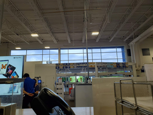 Electronics Store «Best Buy», reviews and photos, 3549 W Shore Dr, Holland, MI 49424, USA