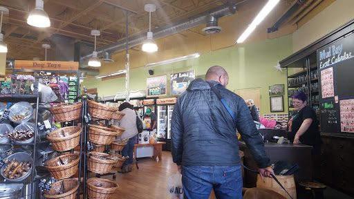 Pet Supply Store «Mud Bay», reviews and photos, 148 SW 148th St b130, Burien, WA 98166, USA