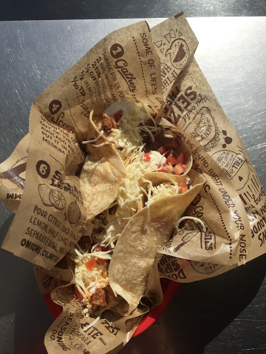 Mexican Restaurant «Chipotle Mexican Grill», reviews and photos, 129 Marshall St, Syracuse, NY 13210, USA