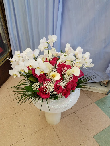 Florist «Morton Grove Florist», reviews and photos, 5741 Dempster St, Morton Grove, IL 60053, USA
