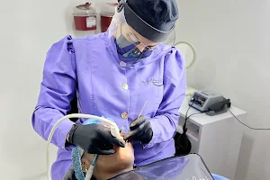 Dra. Paola Chicue - Estética dental image