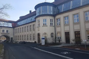 Kinderpoliklinik Universitätsklinikum Würzburg Kinderklinik image