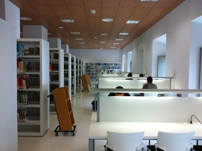 Biblioteca del Campus de Ceuta de la Universidad de Granada C. Cortadura del Valle, s/n, 51001 Ceuta, España