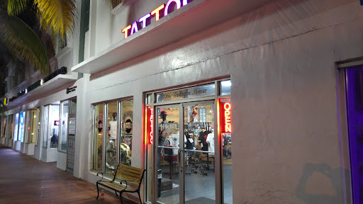 Tattoo Shop «Love Hate Tattoo Studio», reviews and photos, 1360 Washington Ave, Miami Beach, FL 33139, USA