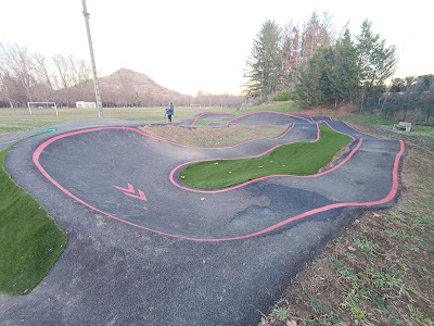 Pumptrack à Le Breuil-sur-Couze