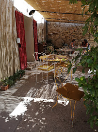 Atmosphère du Restaurant Chez Louise - Cuisine locale & familiale à Lançon-Provence - n°5